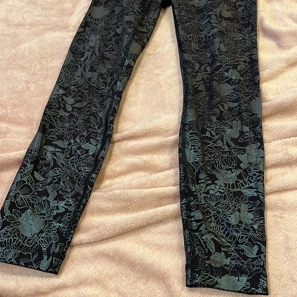 Lululemon floral foil - Picture 2 of 3